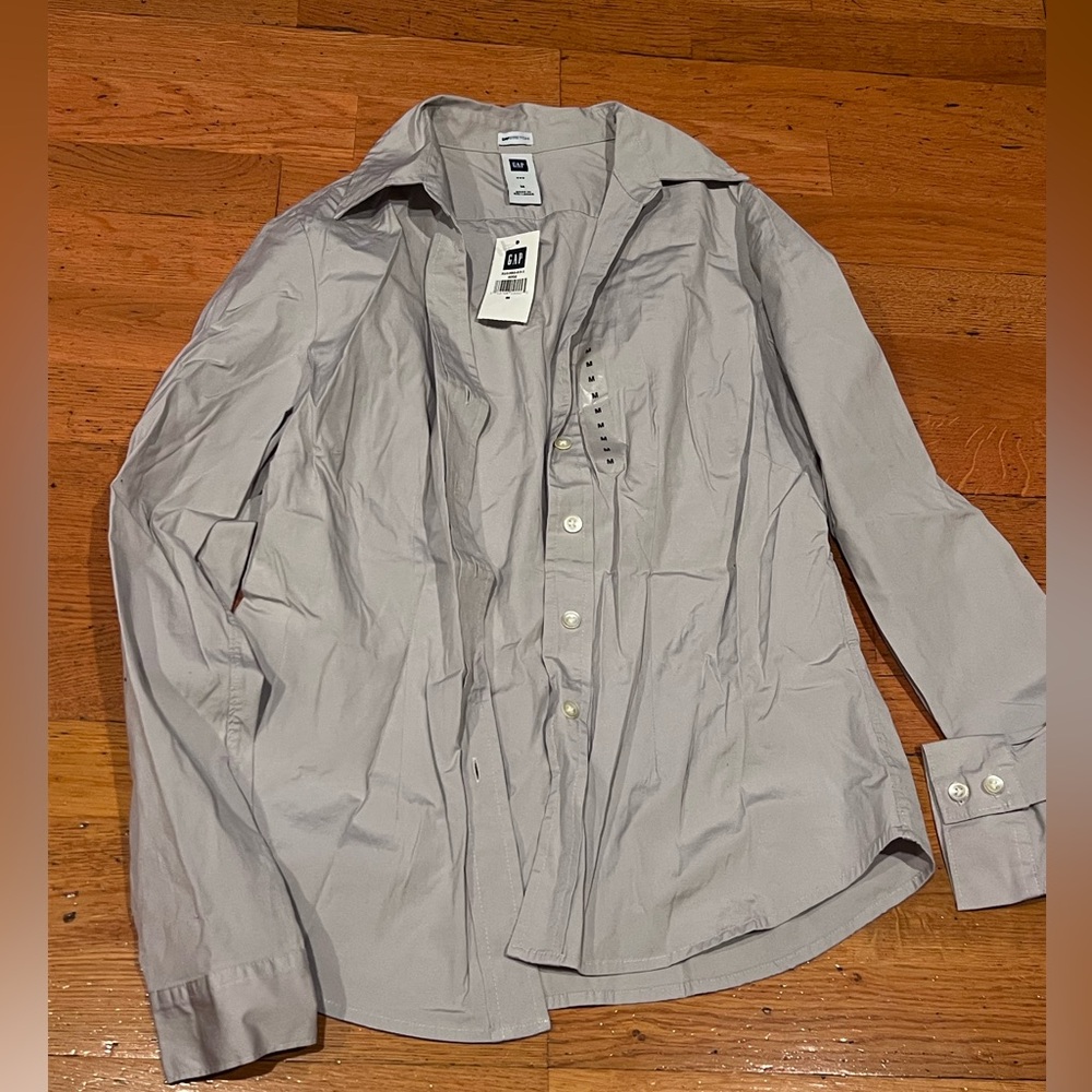 GAP Women’s Light Gray Casual Button-Down Shirt
